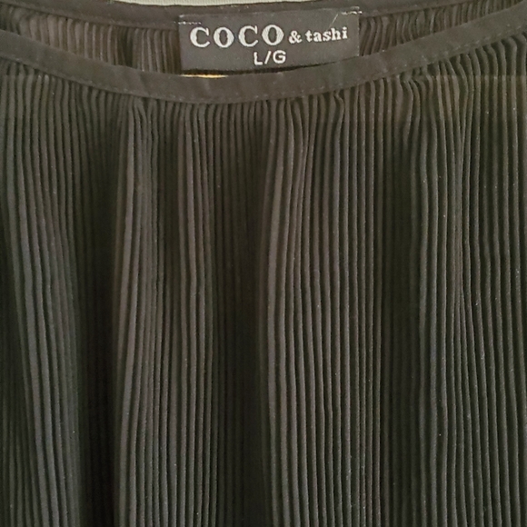 COCKTAIL PARTY READY PLEATED FLARED TUNIC ( L ) - Picture 4 of 5